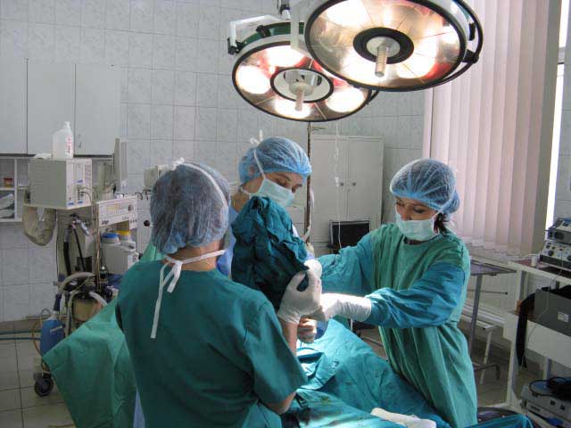 sala_de_operatii-medici
