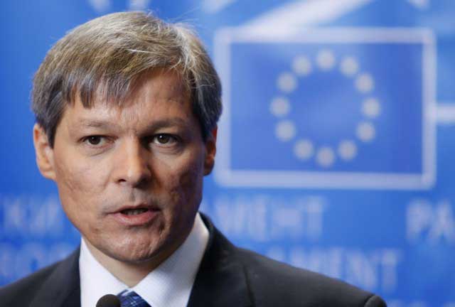 Surse politice: Klaus Iohannis l-ar desemna marți premier pe Dacian Cioloș.