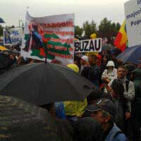Câteva sute de liberali buzoieni la mitingul împotriva lui Victor Ponta