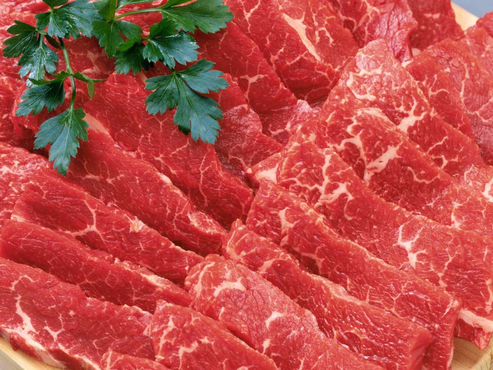 ALARMANT! Carnea procesată, precum bacon-ul, şunca şi cârnaţii, cauzează cancer