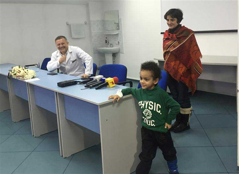 Unui băiețel din Buzău, diagnosticat cu o boală rară, i-a fost redată, la Cluj, șansa la o viață normală
